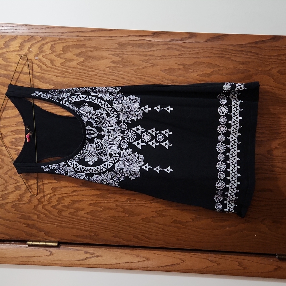 COPY - Forever 21, Size M, black and white